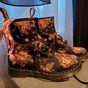 Dr.Martens Victorian Flowers Black Canvas Boots